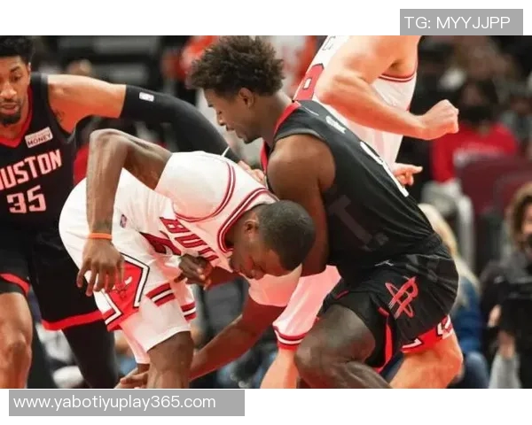 网记:泰瑞斯马丁与杰伦威尔逊争夺最后一席大名单资格 网记:泰瑞斯马丁与杰伦威尔逊争夺最后一席大名单资格