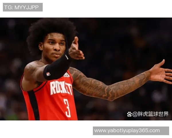 小凯文波特半场表现出色11投8中斩获17分精彩拉杆上篮引发全场欢呼 小凯文波特半场表现出色11投8中斩获17分精彩拉杆上篮引发全场欢呼