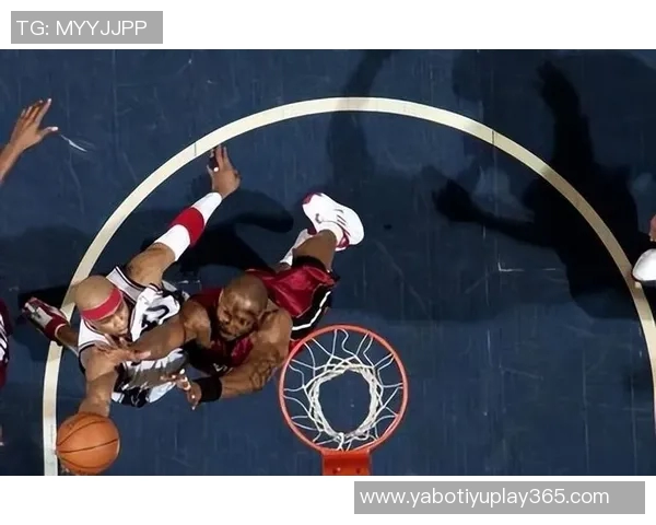 卡梅隆托马斯展现超强实力24投12中贡献33分9助攻成新一代空砍达人