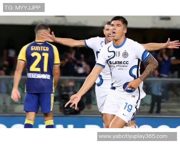 朗斯时隔19年重返法甲榜首托万双响助球队逆转昂热